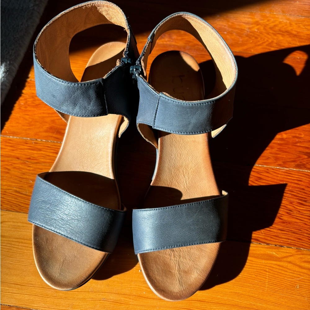 Bueno Ida leather wedge sandals